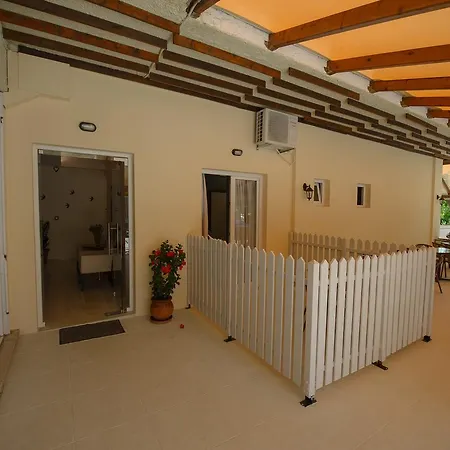Prytanio Bed & Breakfast *
