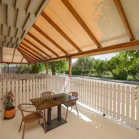 Prytanio Bed & Breakfast *